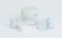 クリーム・パウダー